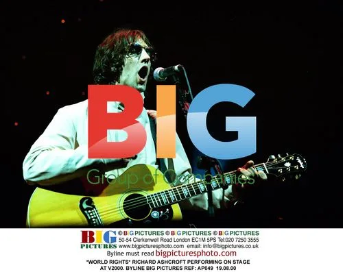Richard Ashcroft Performing at V2000
