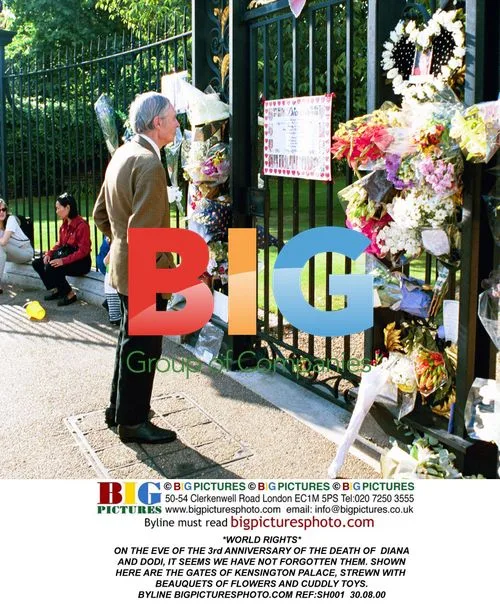 Tributes at Kensington Palace Gates