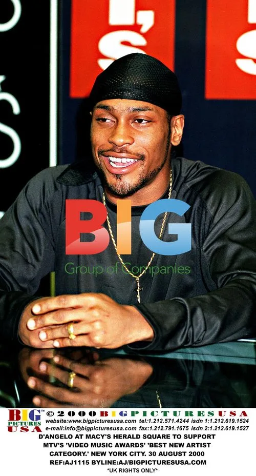 D'Angelo at Macy's promoting MTV VMAs