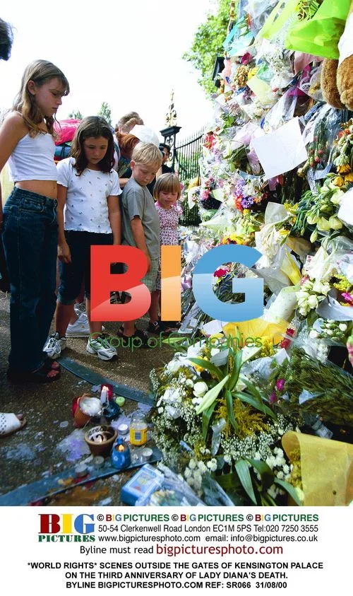 Scenes Outside Kensington Palace on Diana's 3rd Anniversary