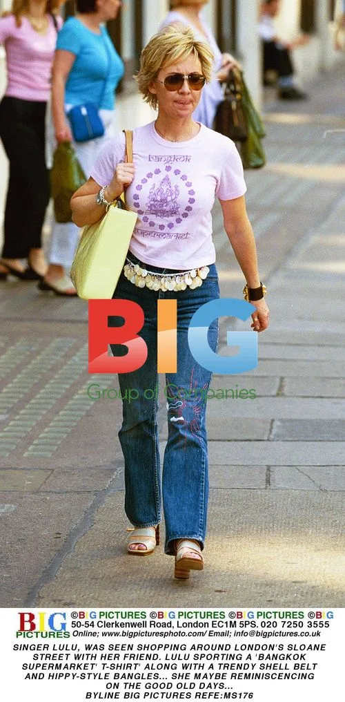 Singer Lulu Shopping on Sloane Street