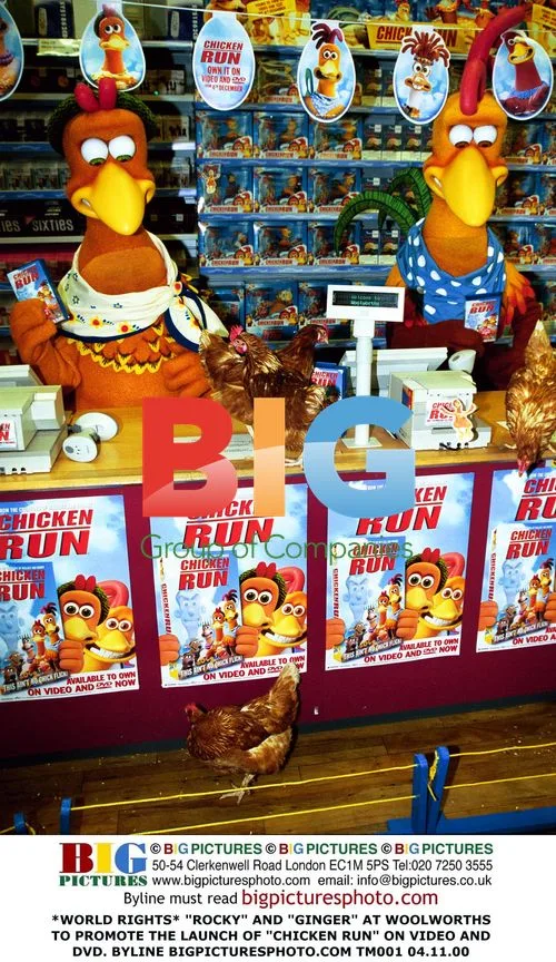 "Rocky" and "Ginger" promote "Chicken Run" at Woolworths