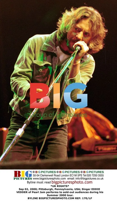 Eddie Vedder of Pearl Jam performs on 2000 tour