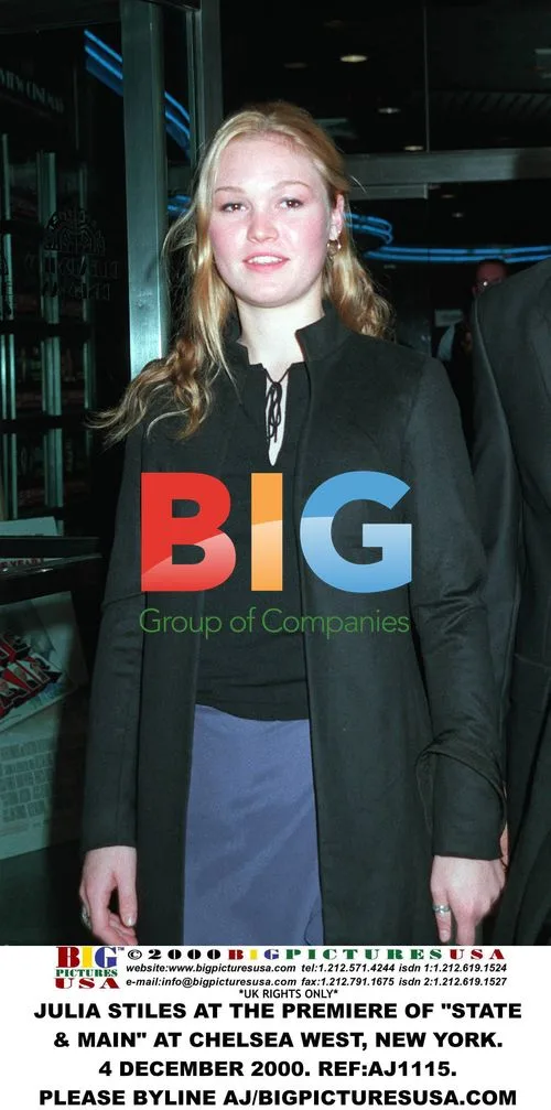 Julia Stiles at "State & Main" Premiere