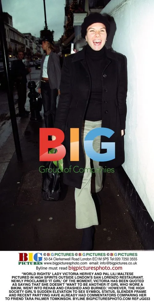 LADY VICTORIA HERVEY AND LILI MALTESE OUTSIDE LONDON RESTAURANT
