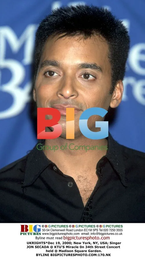 JON SECADA at KTU's Miracle on 34th Street Concert