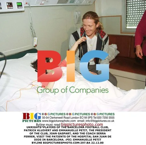 Barcelona FC players visit hospital