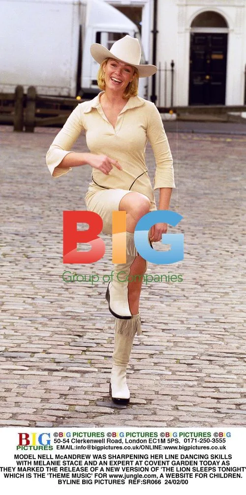 Nell McAndrew and Melanie Stace Line Dance in Covent Garden