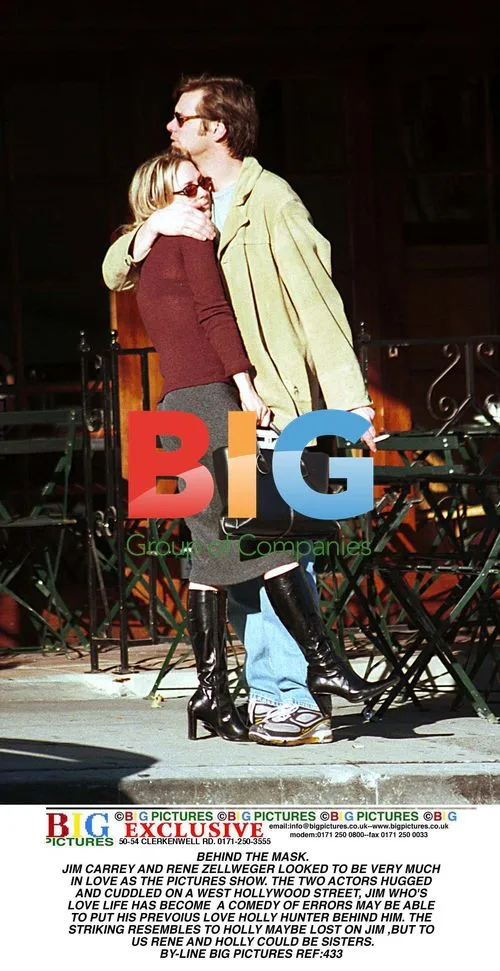 Jim Carrey and Rene Zellweger Share Intimate Moment