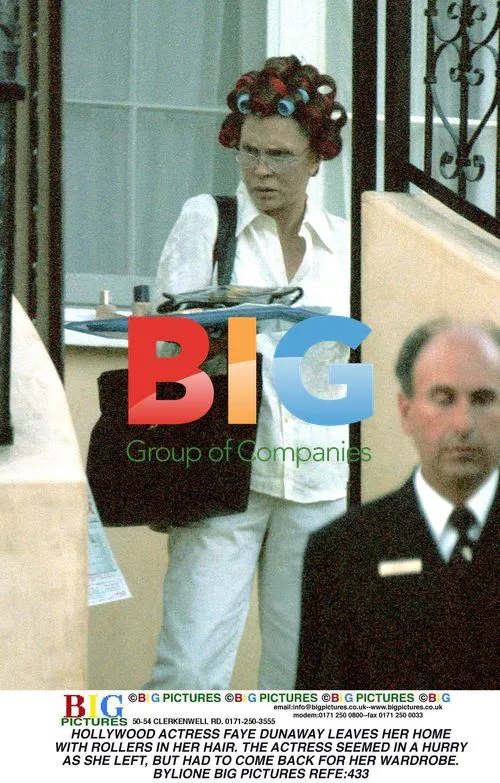 Faye Dunaway leaves home with rollers