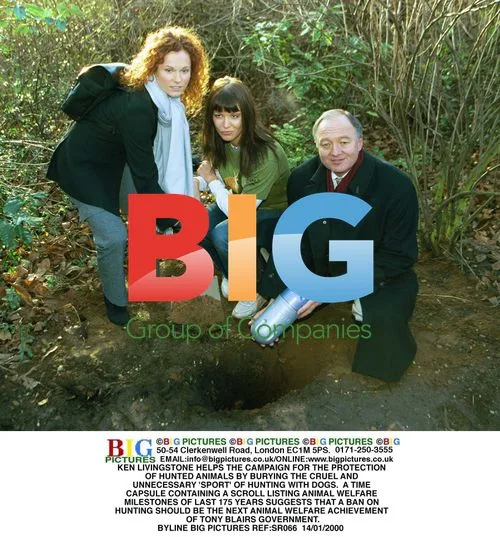 Ken Livingstone buries hunting with dogs