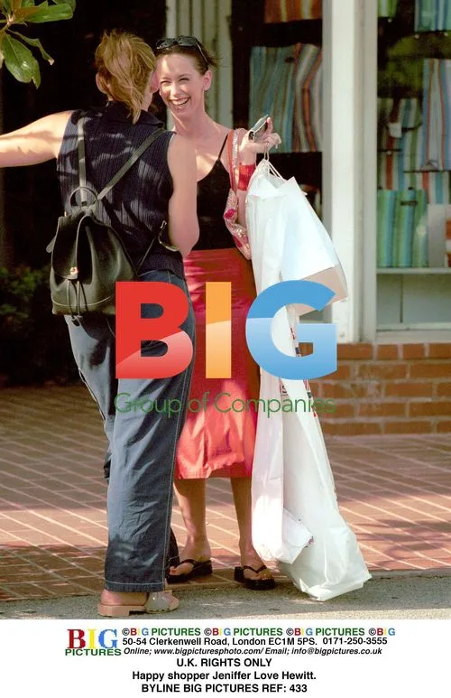 Jeniffer Love Hewitt out shopping
