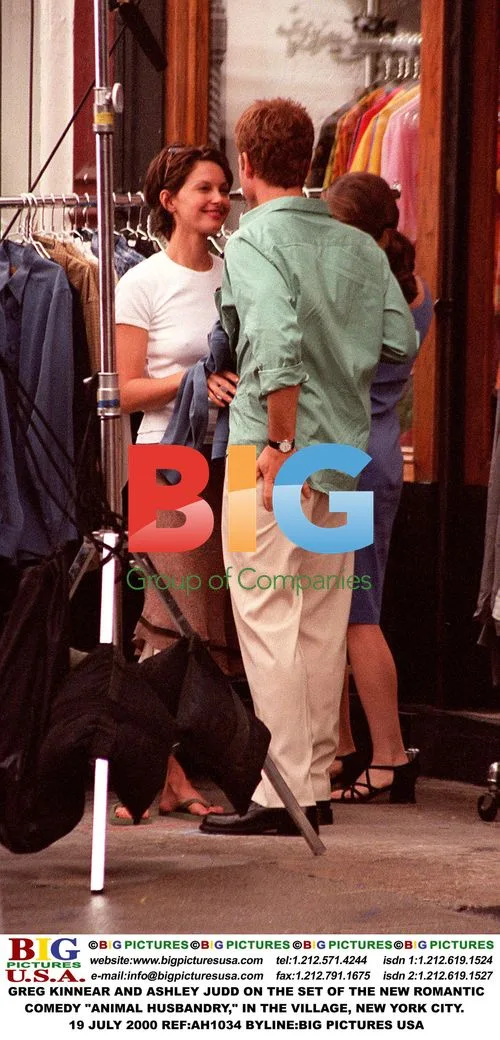 Greg Kinnear and Ashley Judd on "Animal Husbandry" set
