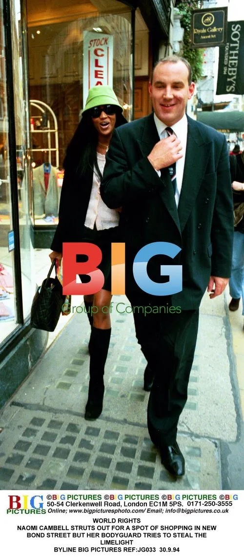 Naomi Cambell Shopping with Bodyguard