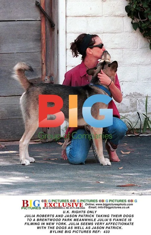 Julia Roberts and Jason Patrick with Dogs