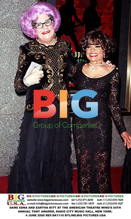 Dame Edna and Eartha Kitt at the 2000 Tony Awards