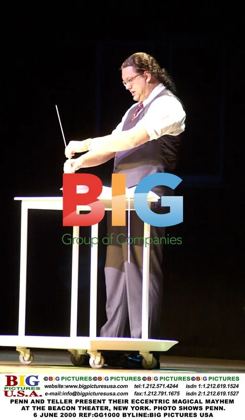 Penn and Teller Perform Eccentric Magic