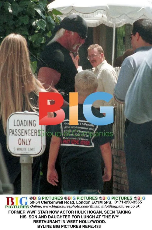 Hulk Hogan Takes Family to The Ivy