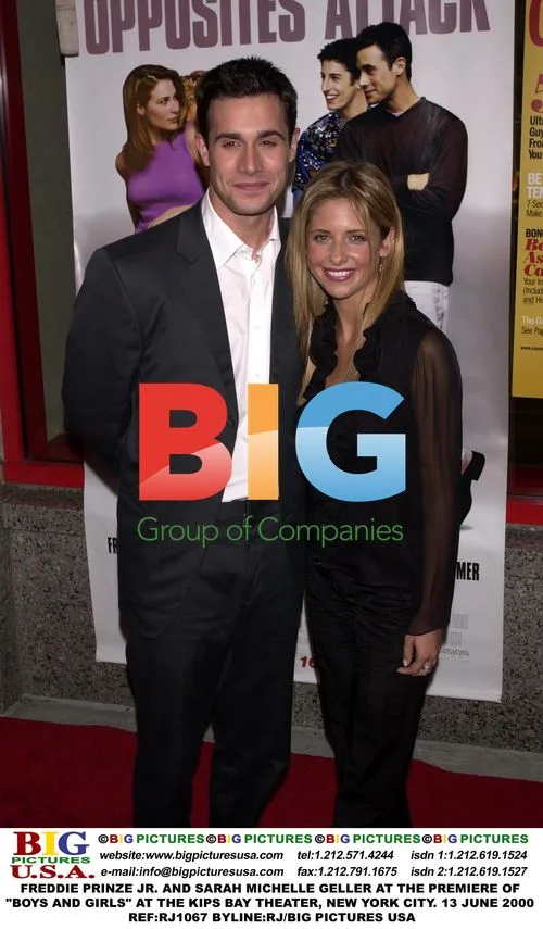 FREDDIE PRINZE JR. AND SARAH MICHELLE GELLER AT PREMIERE