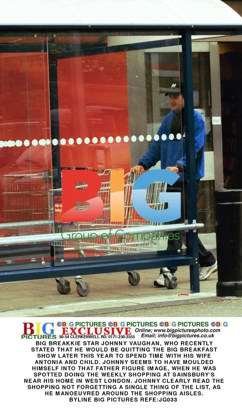 Johnny Vaughan Spotted Doing Grocery Shopping
