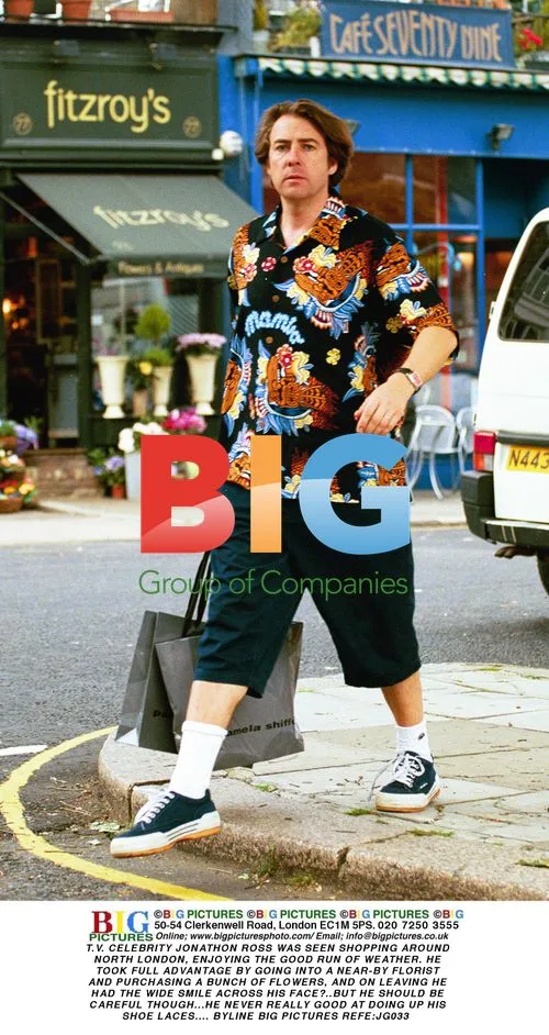 Jonathon Ross Shopping in North London