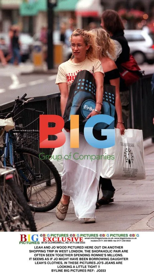 JO WOOD AND LEAH WOOD SHOPPING IN LONDON