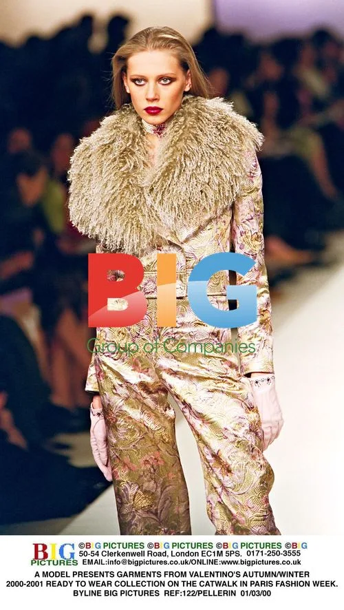 Valentino Autumn/Winter 2000-2001 RTW Collection