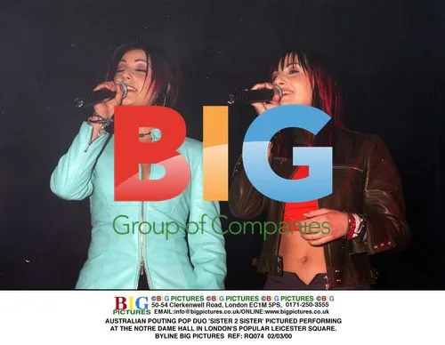 SISTER 2 SISTER pop duo performance