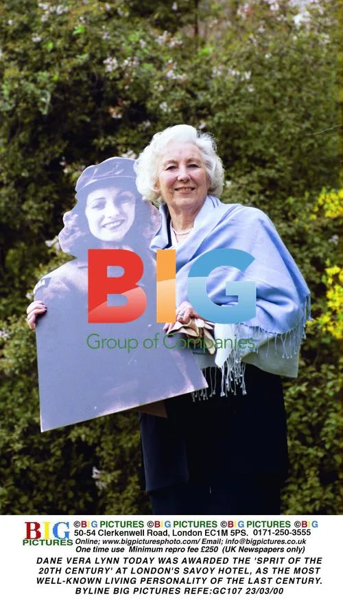 Dane Vera Lynn Awarded 'Spirit of the 20th Century'