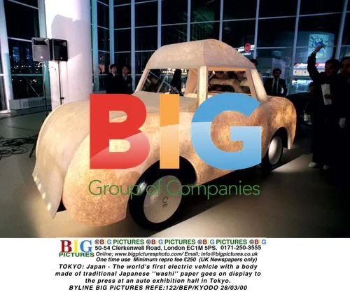 World's first electric paper vehicle debuts in Tokyo