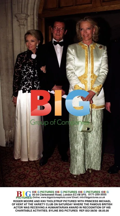 ROGER MOORE AND KIKI THOLSTRUP AT AWARD CEREMONY
