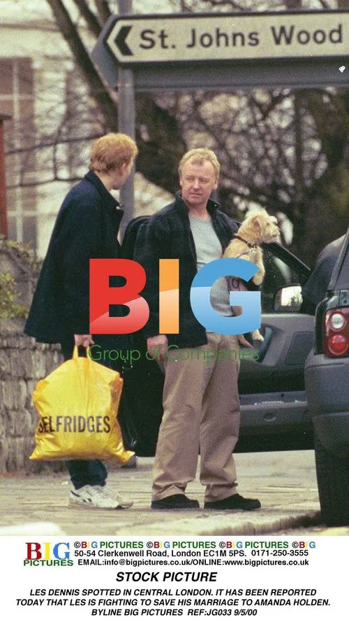 Les Dennis Spotted Amid Marriage Trouble