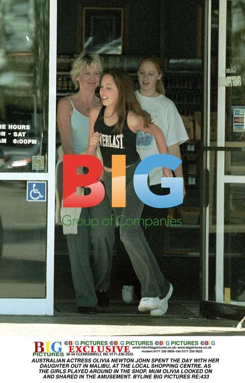 Olivia Newton-John and Daughter Shopping in Malibu