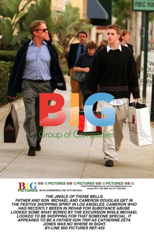 Michael and Cameron Douglas Holiday Shopping