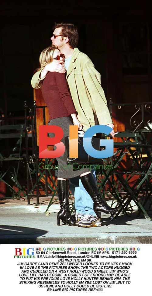 Jim Carrey and Rene Zellweger Show Affection