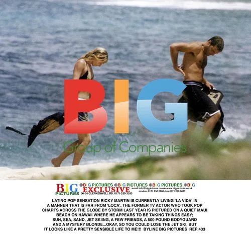 Ricky Martin Relaxes on Maui Beach