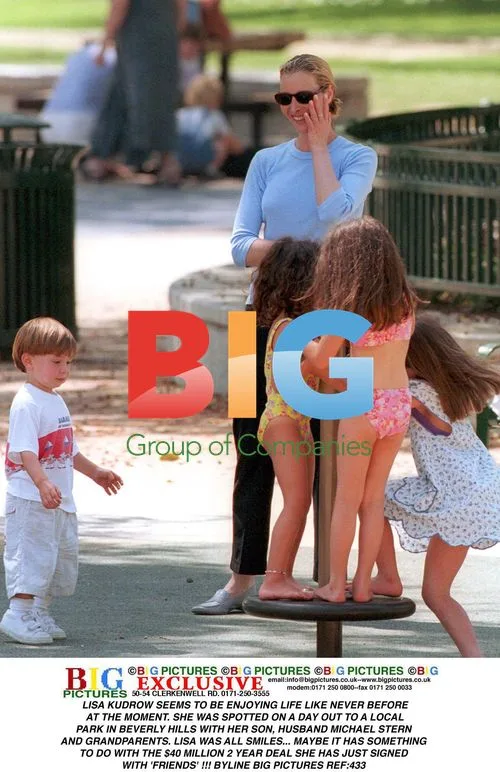 Lisa Kudrow Enjoys Day Out with Family