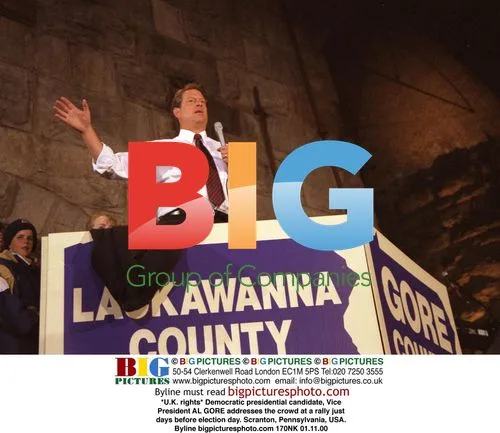 Al Gore Addresses Crowd Days Before Election
