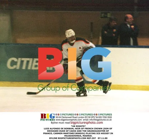LUIS ALFONSO DE BORBON plays ice hockey in Madrid