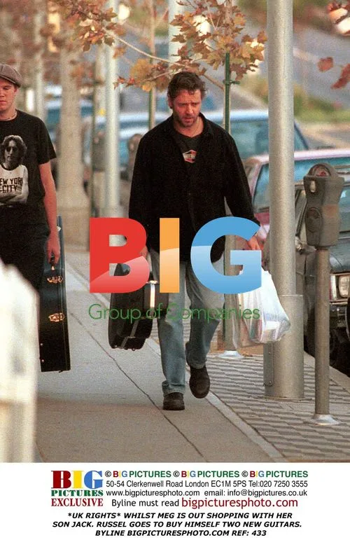 Russel Crowe Goes Guitar Shopping in LA