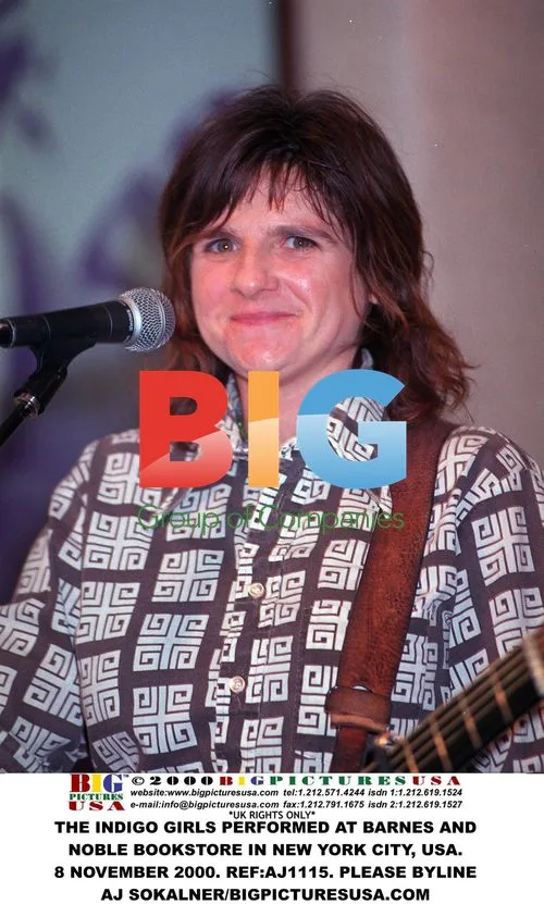 The Indigo Girls Performing at Barnes and Noble