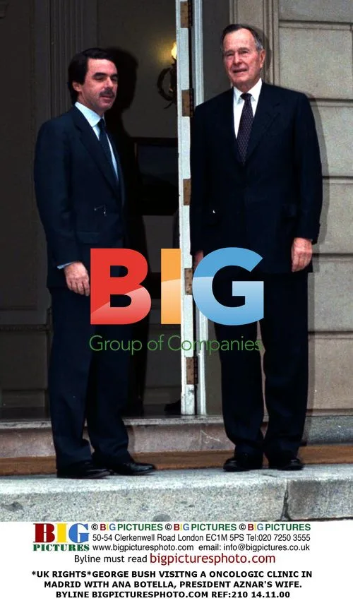 George Bush visits oncologic clinic in Madrid