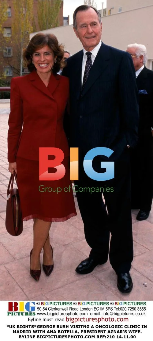 George Bush visits oncology clinic in Madrid