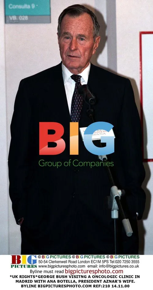 George Bush visits oncologic clinic in Madrid