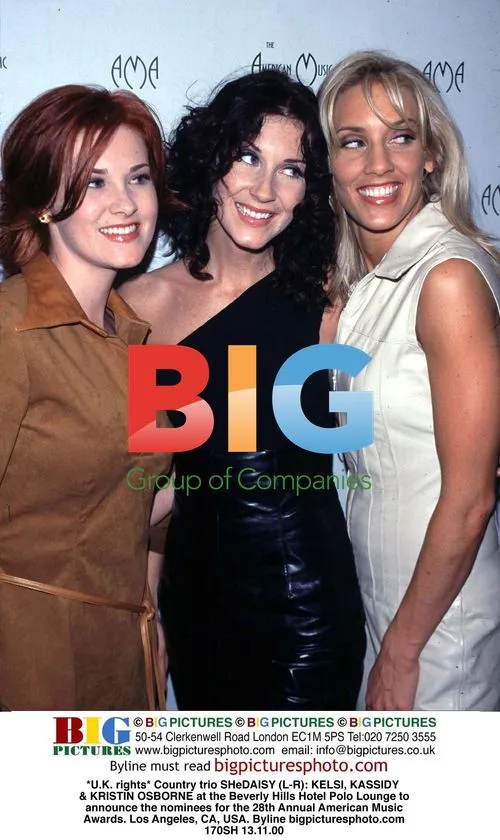 SHeDAISY announces AMA nominees at Beverly Hills Hotel