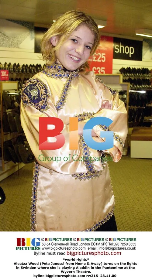 Aleetza Wood Turns on Lights at Swindon Pantomime