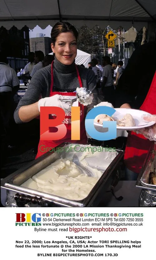 Tori Spelling serves Thanksgiving meal in LA