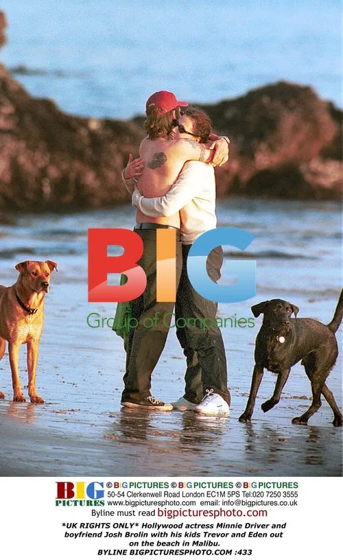 Minnie Driver and Josh Brolin with kids on beach
