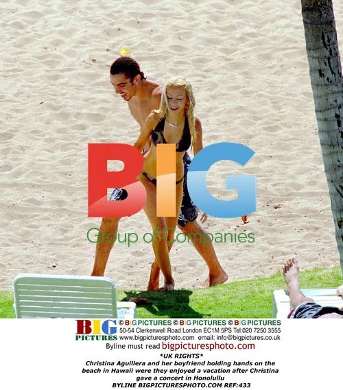 Christina Aguillera and boyfriend in Hawaii