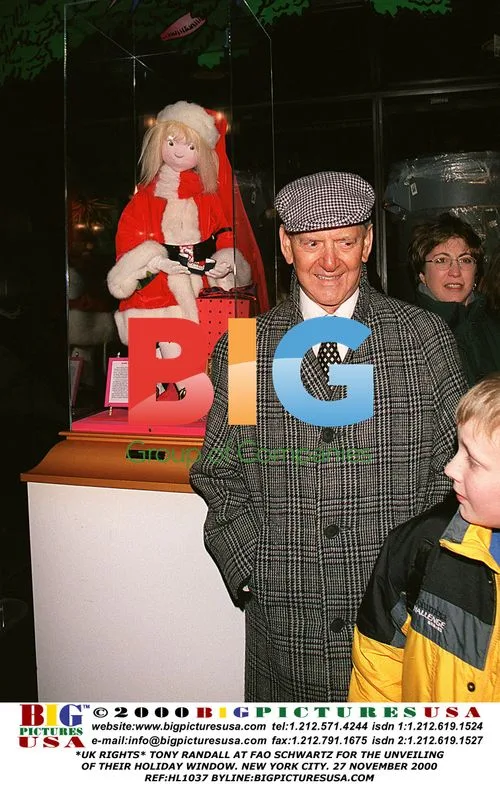 Tony Randall at FAO Schwartz Holiday Window Unveiling